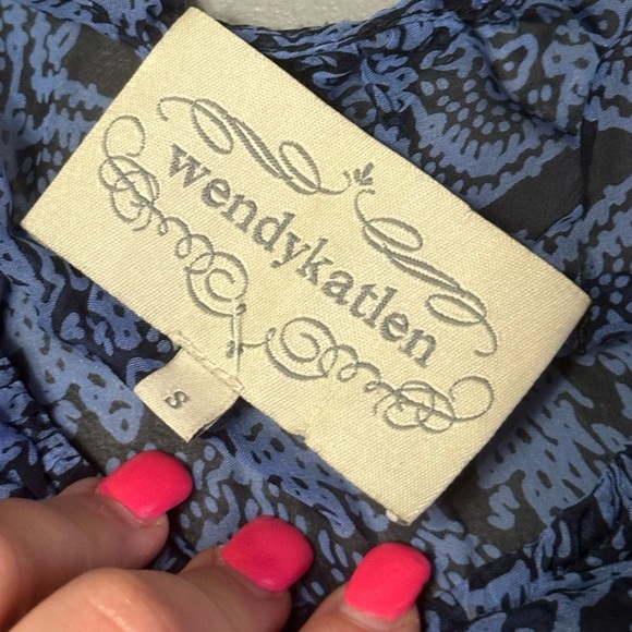 Beautiful sheer top - Picture 3 of 3